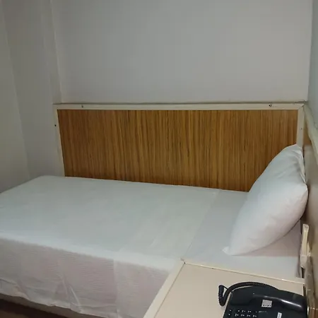 çelik Crown Hotel *